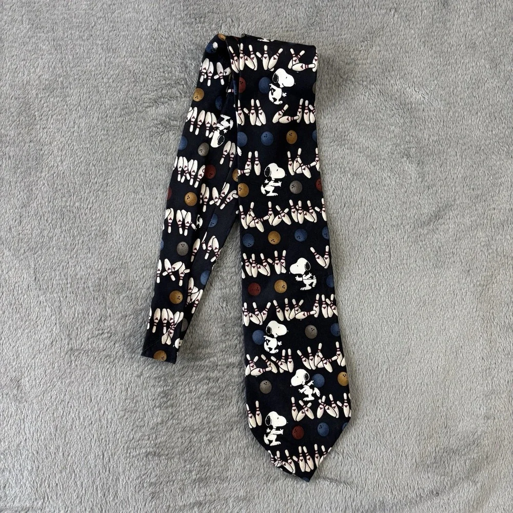 VTG‎ Peanuts Neck Tie Snoopy Bowling 100% Silk United Feature Syndicate USA Made